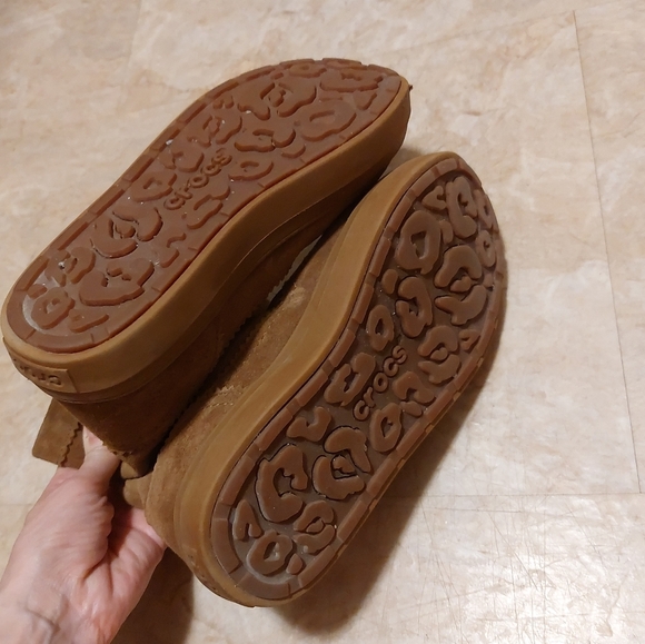 Crocs LodgePoint suede pull on boots size 6W - Picture 7 of 9